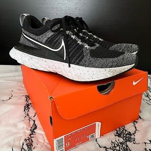 Nike Women's React Infinity Run Flyknit 2